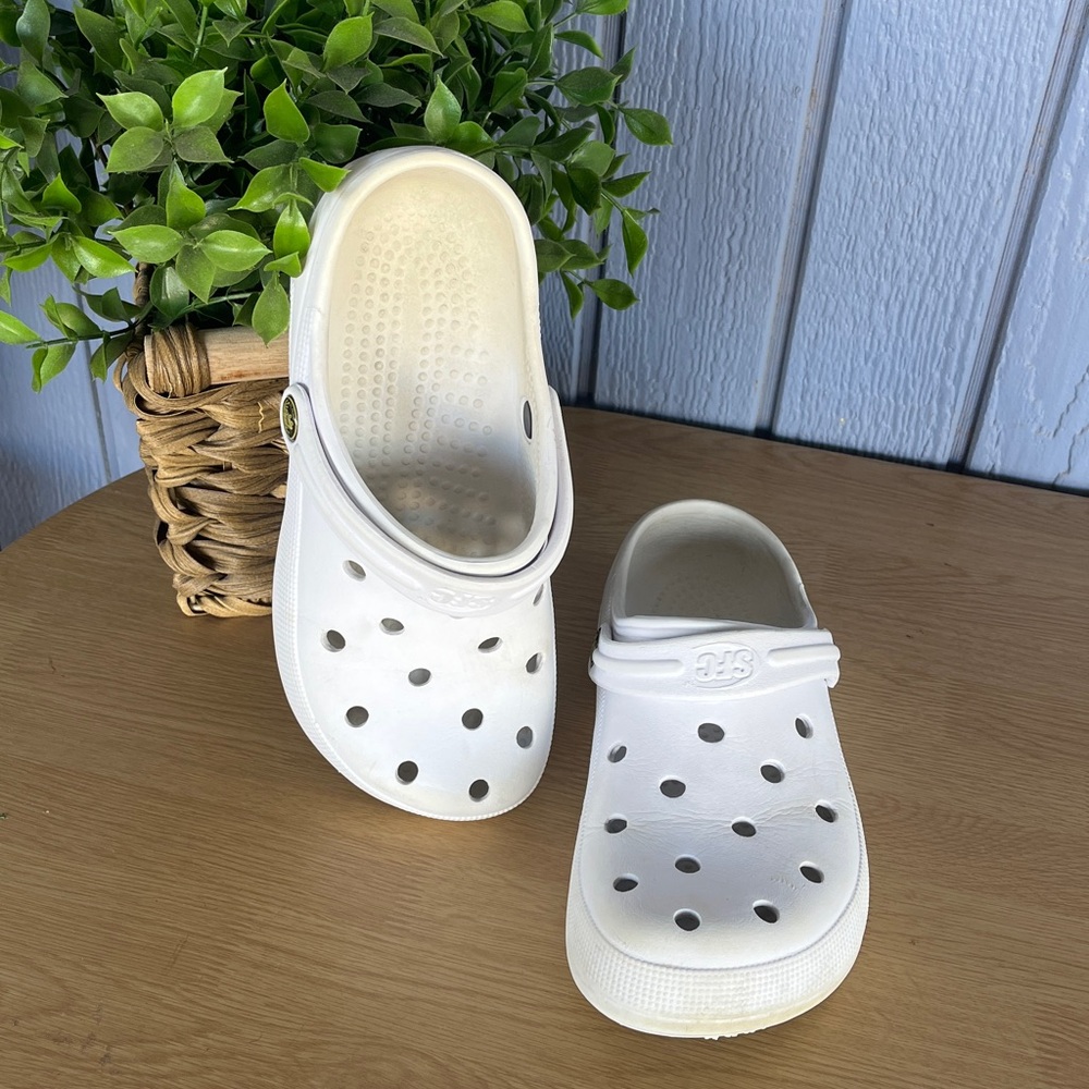 SFC  Women’s White Clogs Size 7